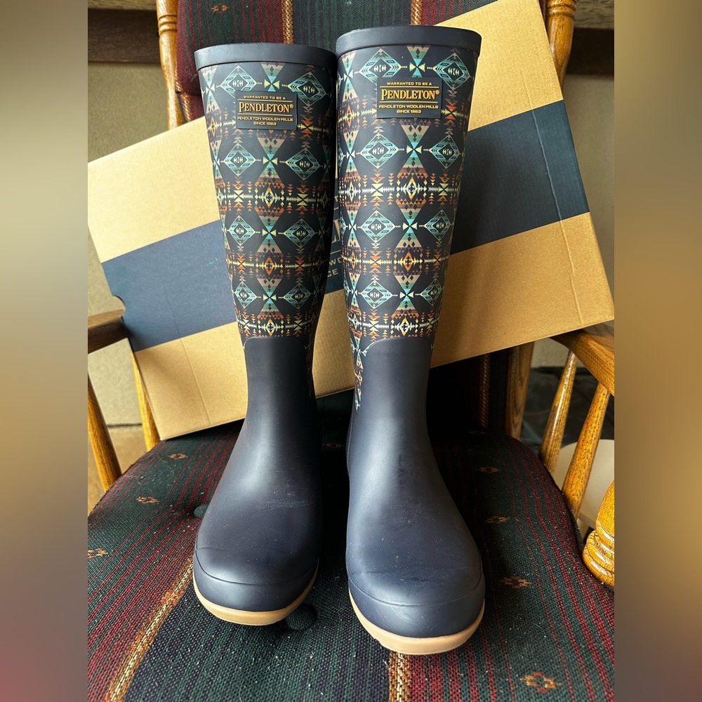 💯 New! PENDLETON Waterproof Rubber Tall Women’s Rain/Snow Boots Geometric Navy 9